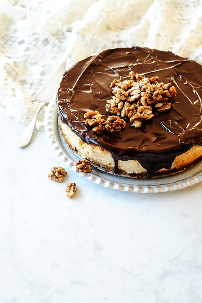 serving dumplings | Honey cheesecake with ganache and walnuts