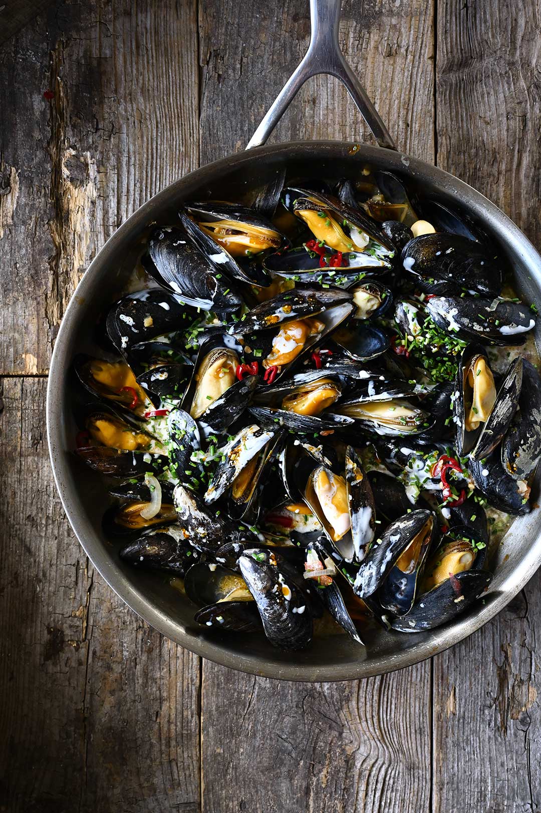 serving dumpings | Mussels in Garlic Miso Broth