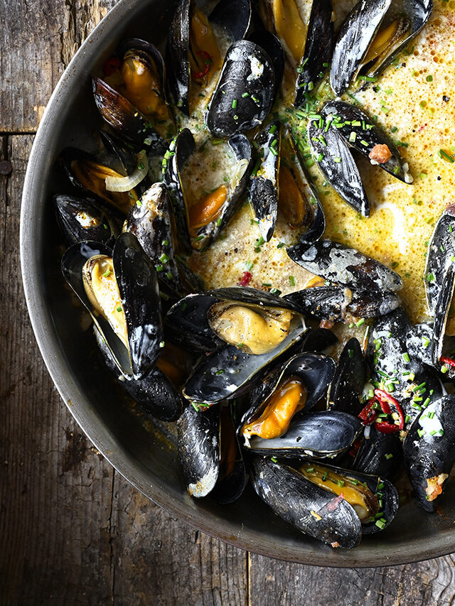 Mussels in Spicy Garlic Miso Broth