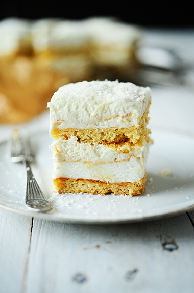 Coconut meringue bites