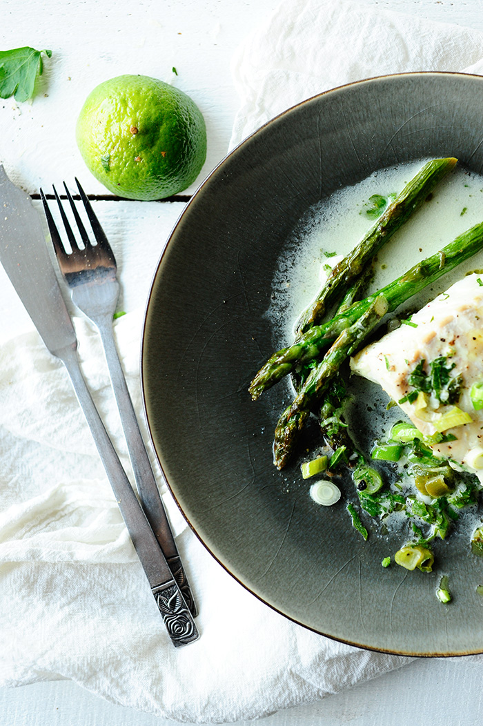 serving dumplings | Cod in coconut sauce with asparagus and wasabi
