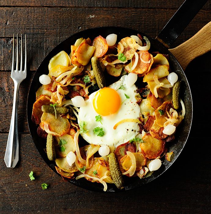 Pan-roasted potatoes with eggs