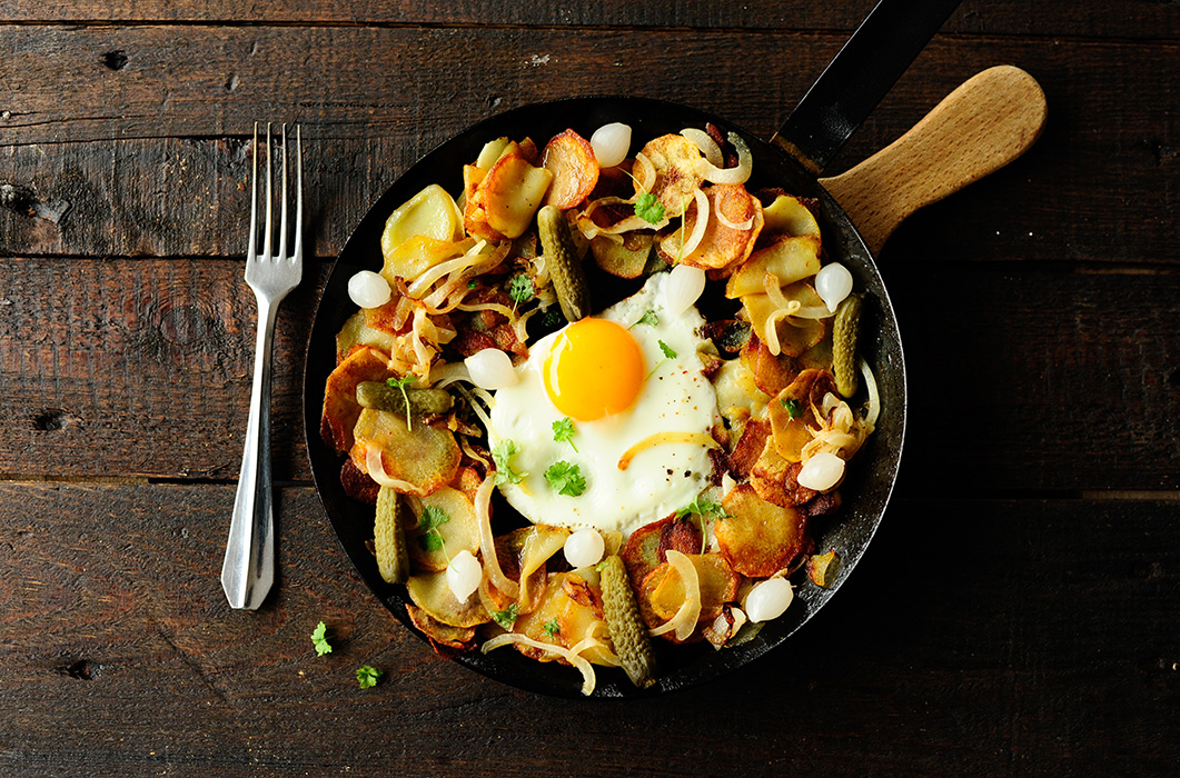 Pan-roasted potatoes with eggs