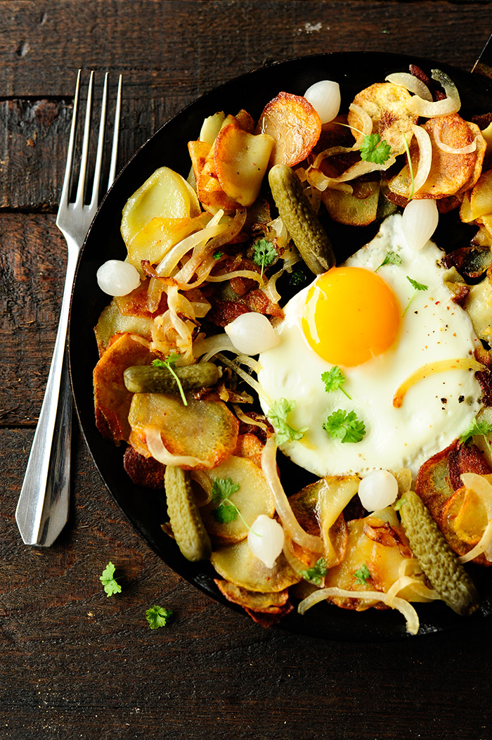 Pan-roasted potatoes with eggs