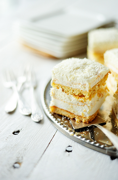 Coconut meringue bites