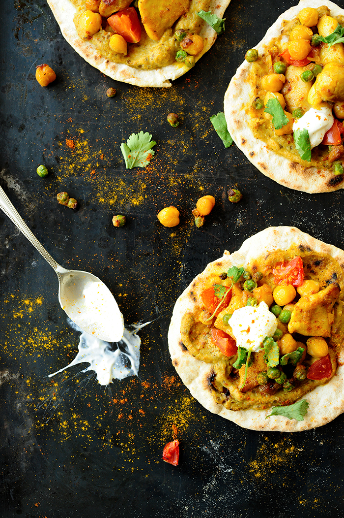 Flatbread with chicken, chickpeas and eggplant sauce