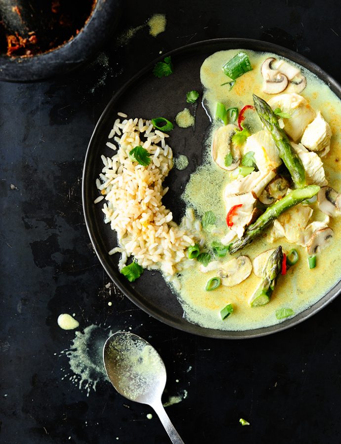Chicken with coconut milk and asparagus