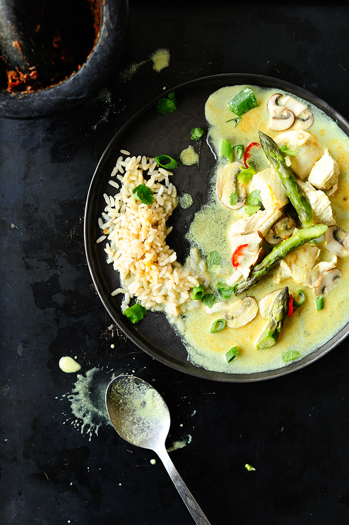 Chicken with coconut milk and asparagus