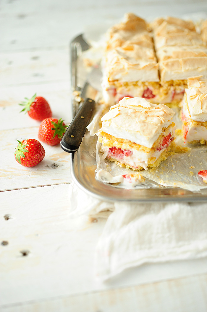 Strawberry cheesecake sandwich with meringue