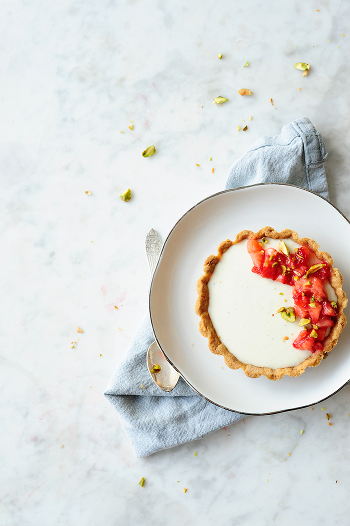 Strawberry tarts with yogurt panna cotta