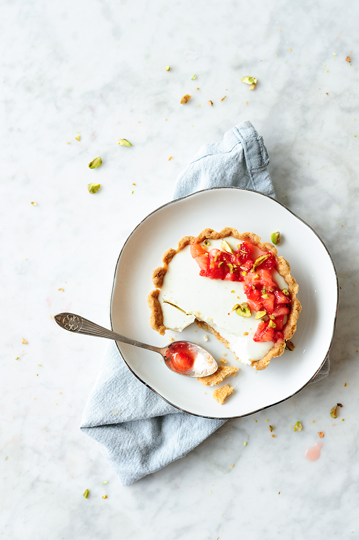 Strawberry tarts with yogurt panna cotta