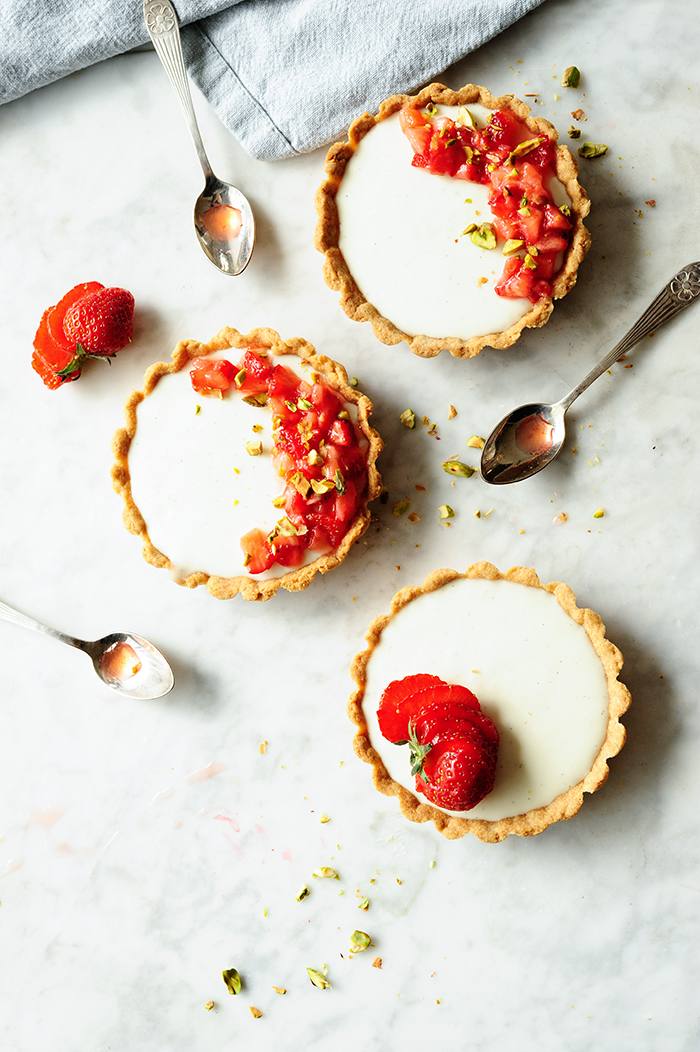 Strawberry tarts with yogurt panna cotta