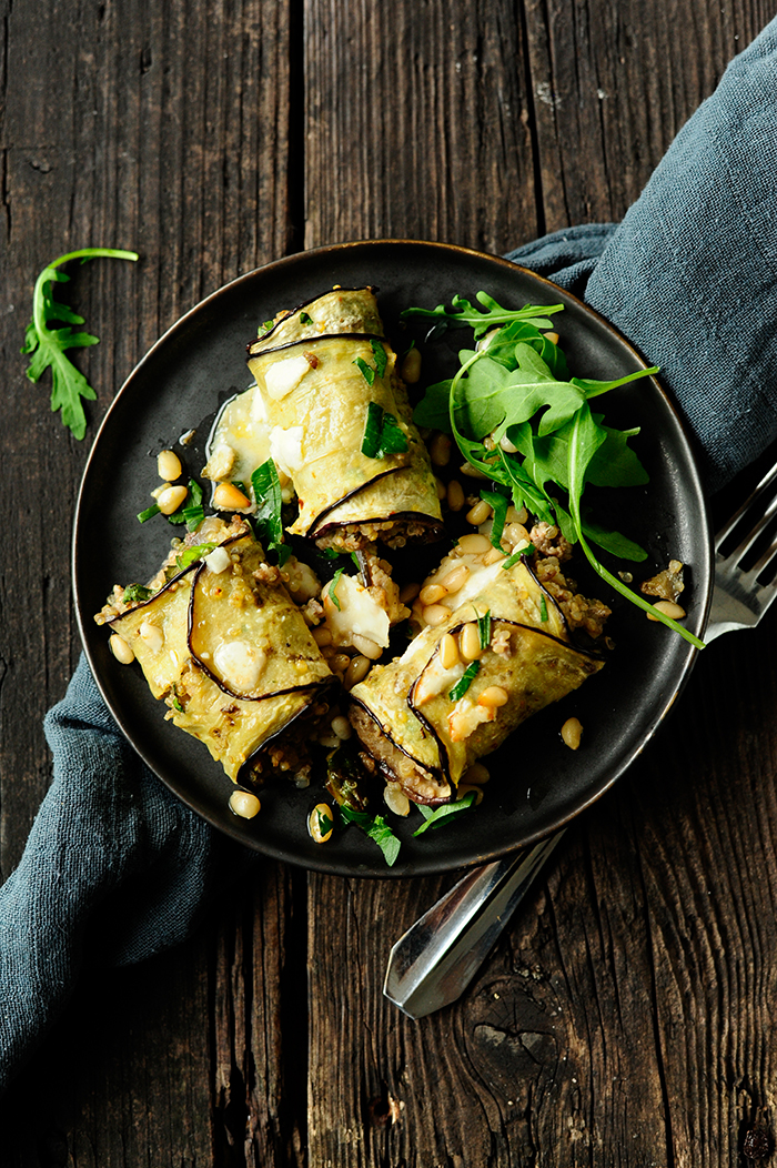 Aubergine rolls with asparagus and quinoa