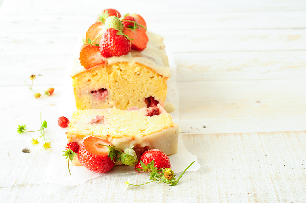 Elderflower cake with strawberries