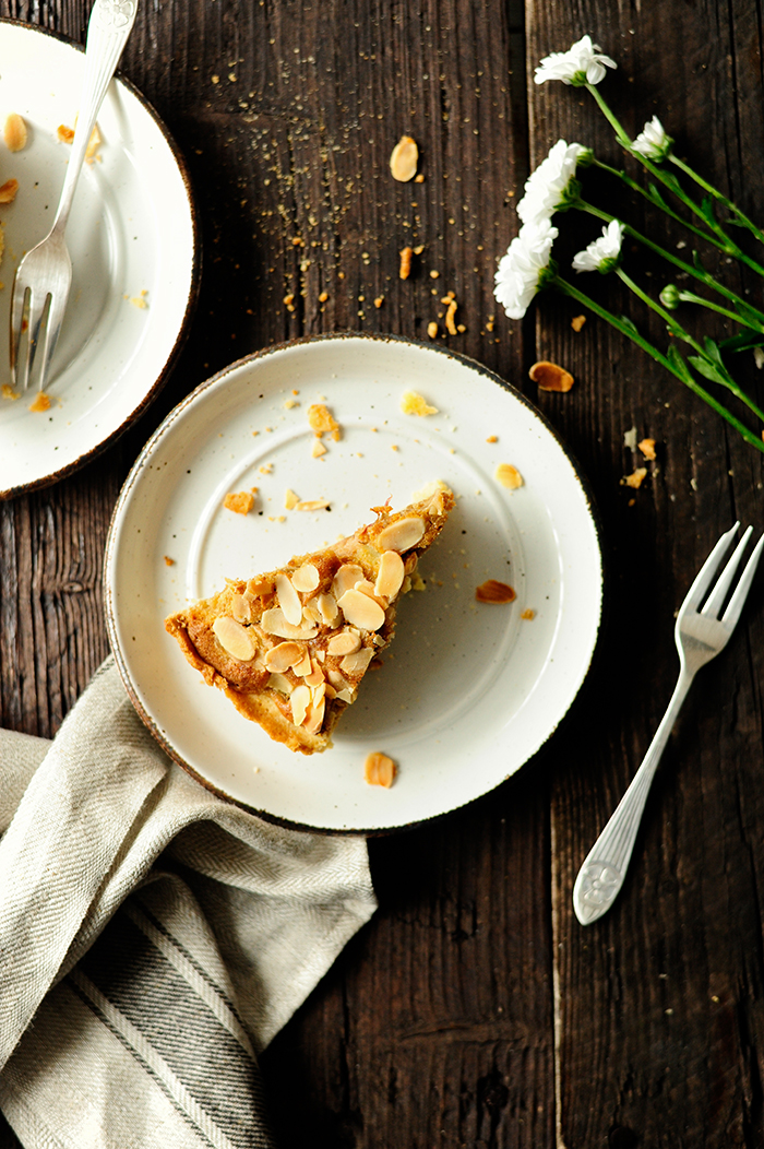 Rhubarb cake with speculoos