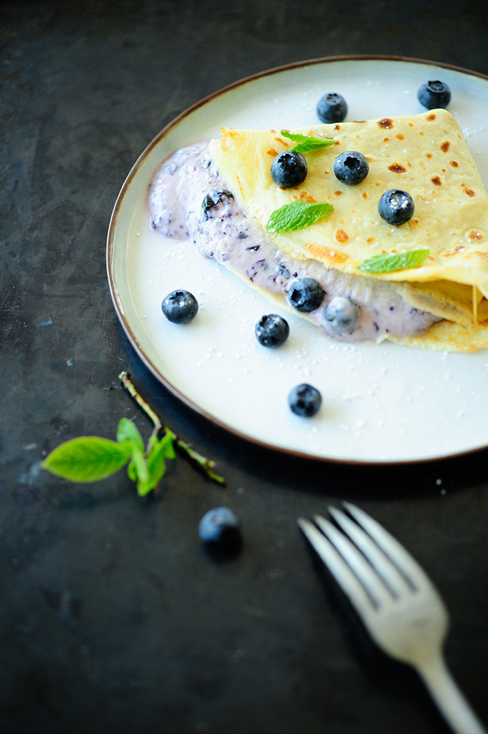 serving dumplings | Pancakes with blueberries 