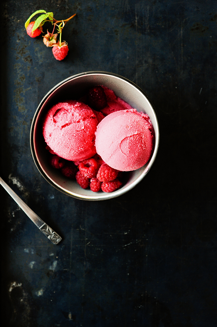 Raspberry frozen yogurt 