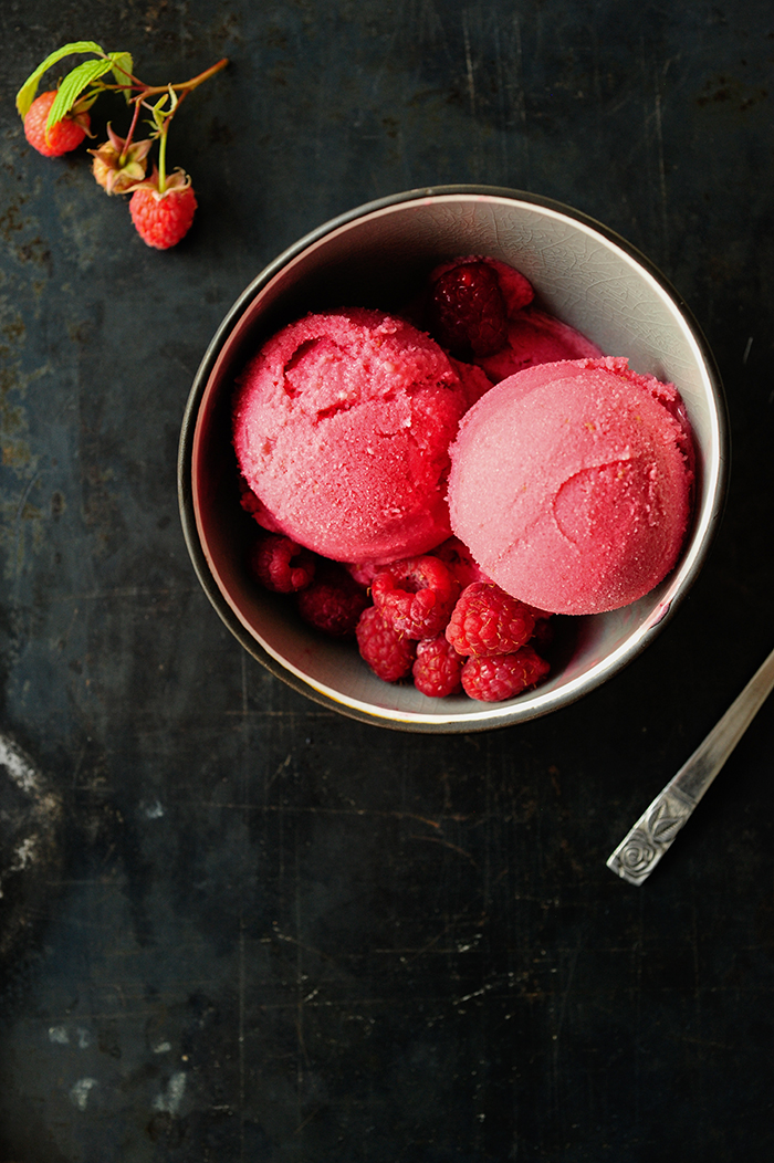 Raspberry frozen yogurt 