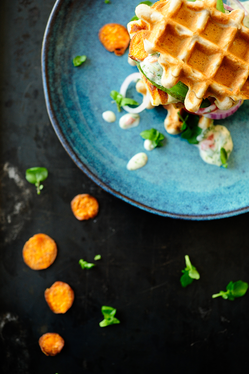 serving dumplings | boekweitwafels-met-halloumi-en-chimichurri