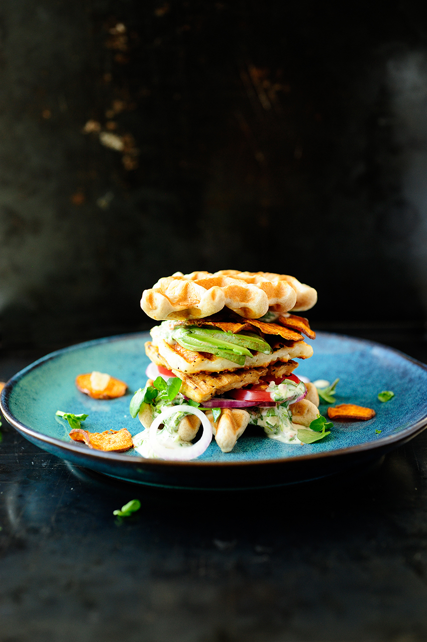 serving dumplings | boekweitwafels-met-halloumi-en-chimichurri