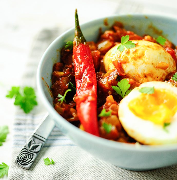 Eggs in tomato curry sauce