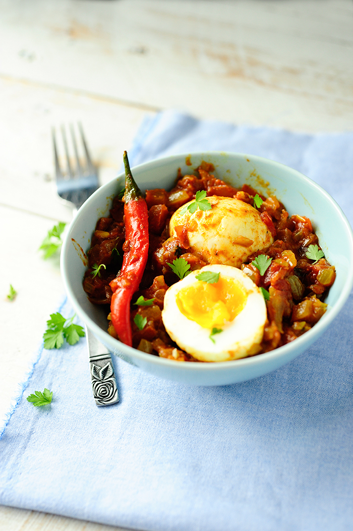 Eieren in tomaten-currysaus - Serving dumplings