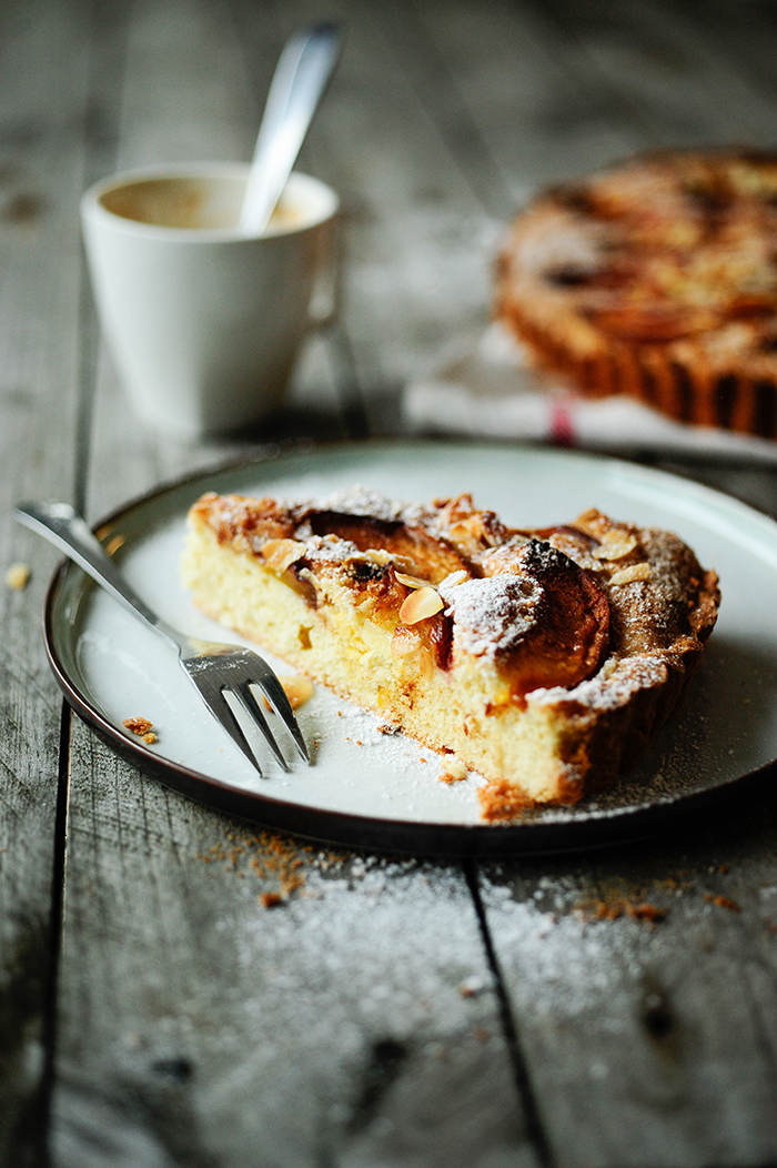 Ginger tart with nectarines 