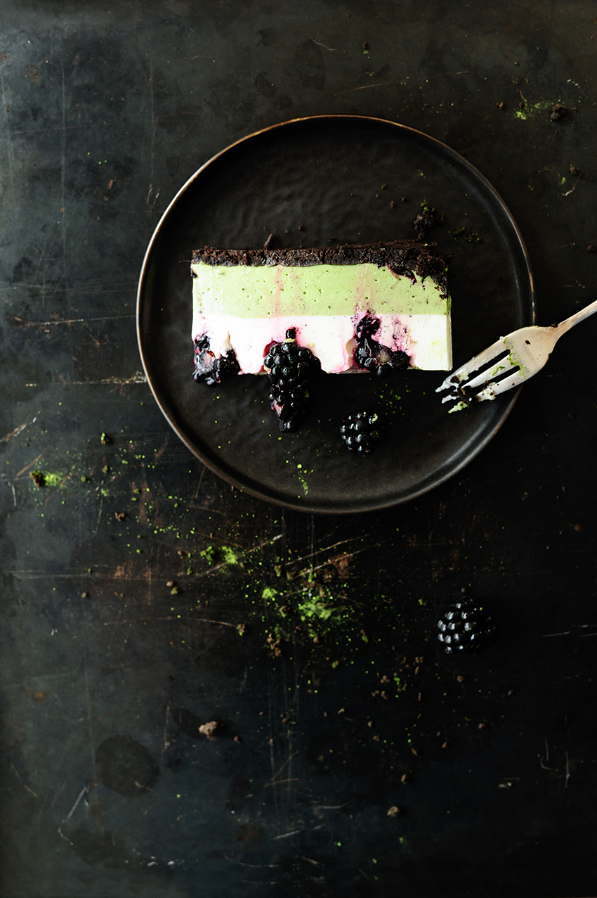 serving dumplings | matcha-no-bake-cheesecake-with-blackberries