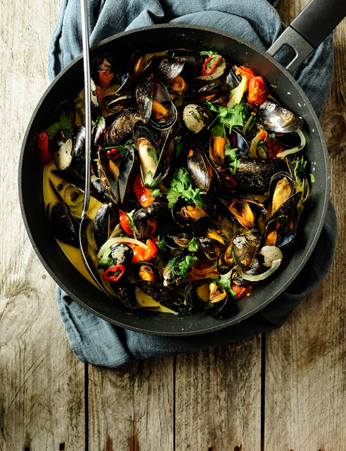 Spicy mussels with coconut milk
