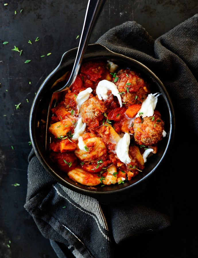 Gnocchi with meatballs, tomato and mozzarella