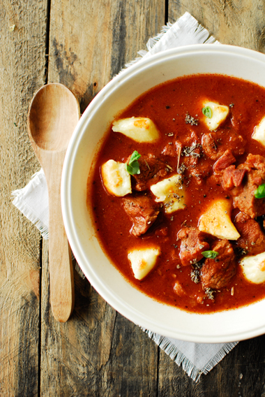 Runderragout en gnocchi met parmezaan