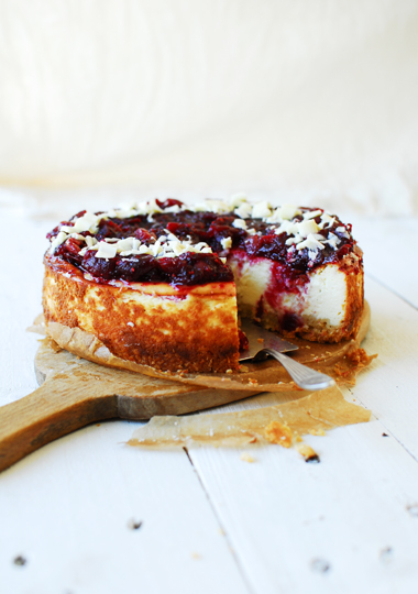Cheesecake with cranberries