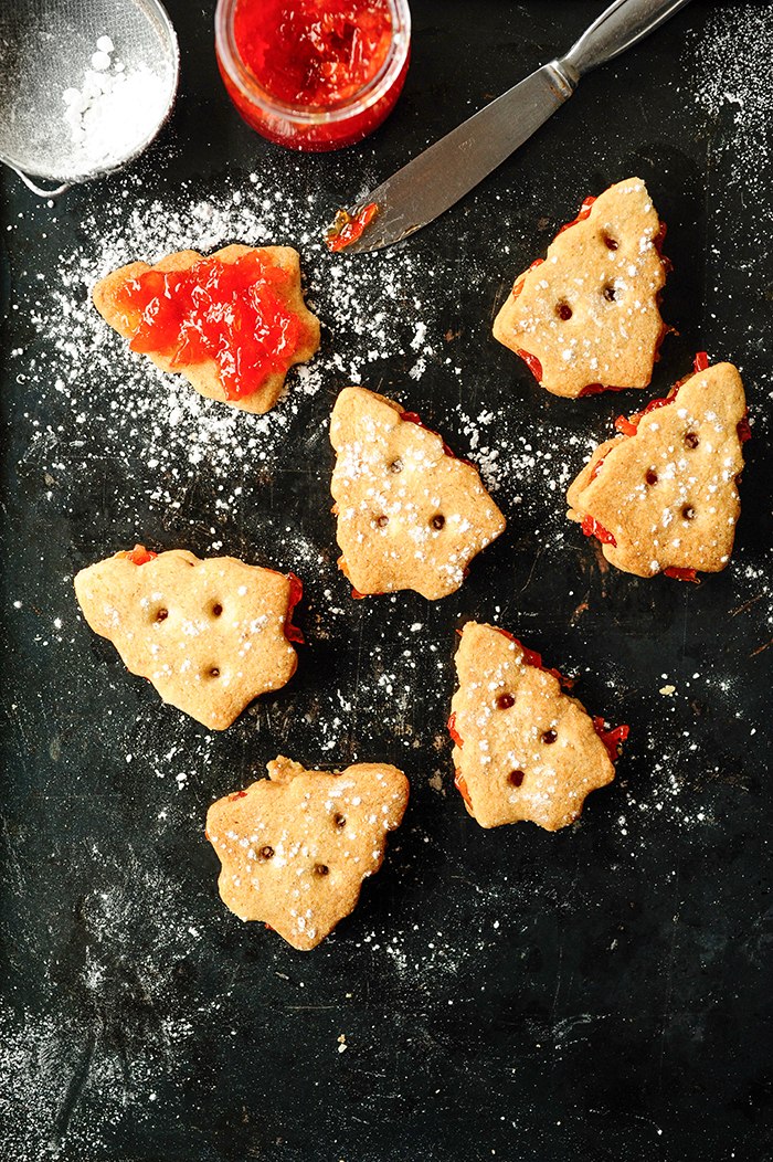 serving dumplings | walnut-cookies-with-campari-orange-filling