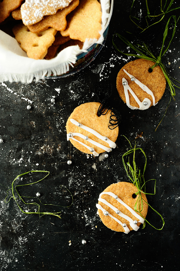 serving dumplings | walnut-cookies-with-campari-orange-filling