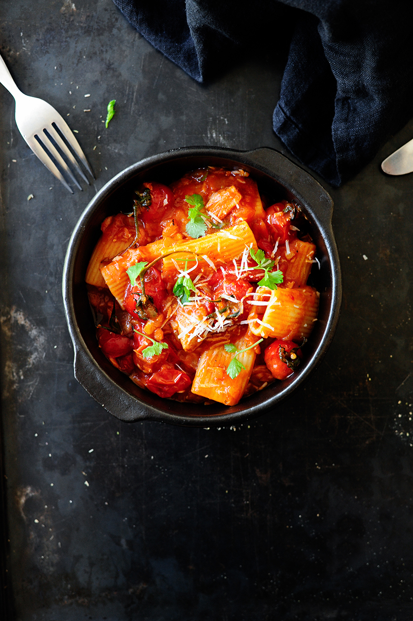 Roasted red bell peppers and tuna pasta