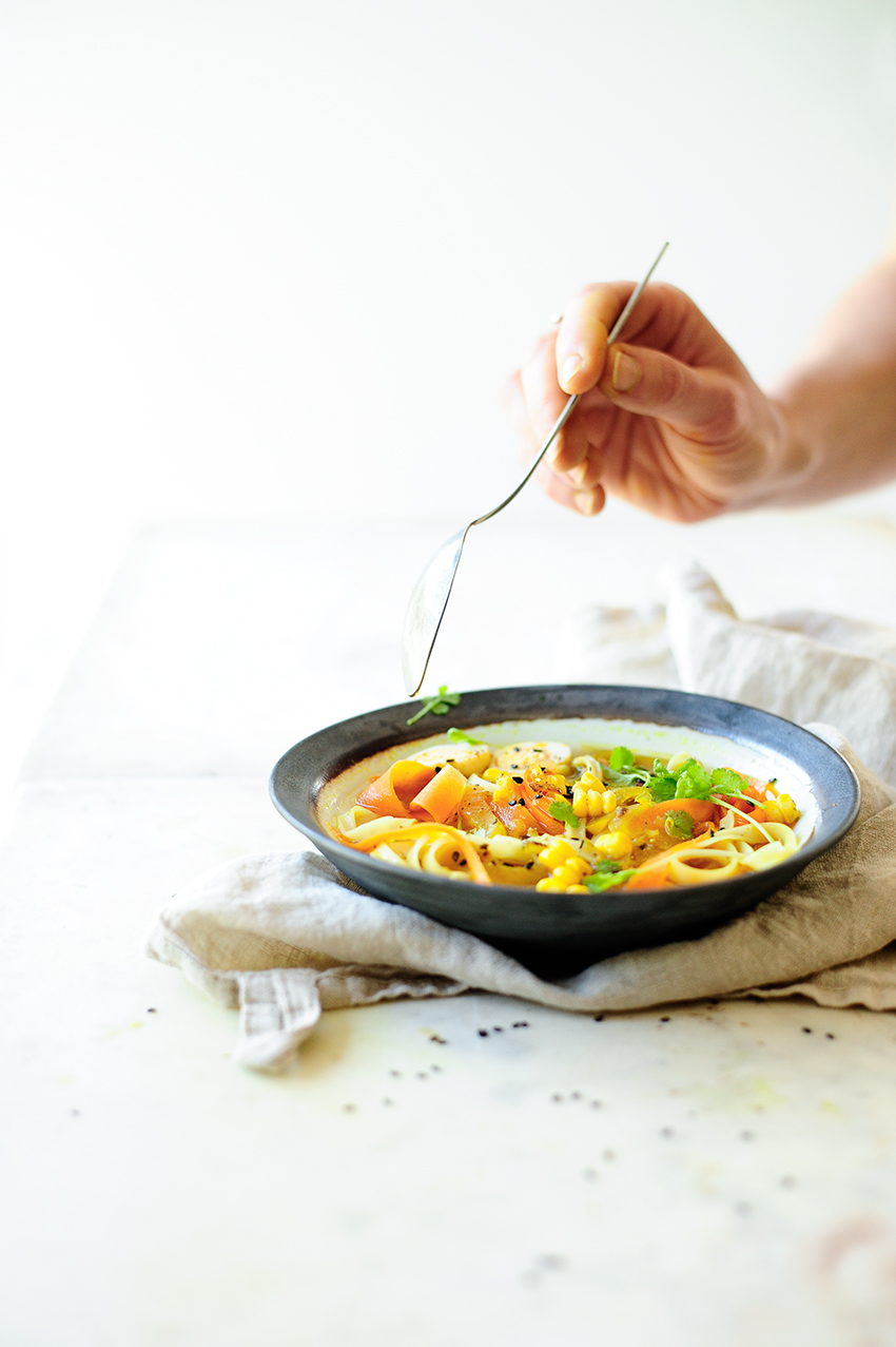 serving dumplings | Groentensoep met kurkuma 