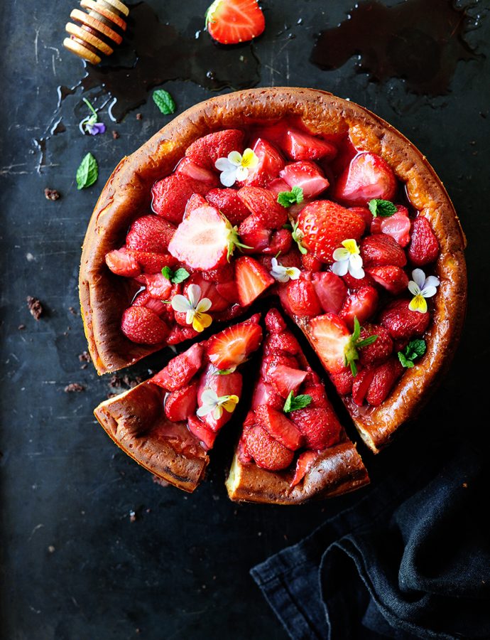 Cheesecake brownie with roasted strawberries