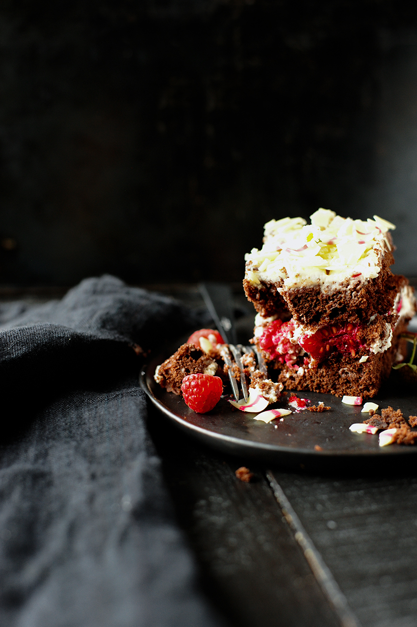 Chocolate stracciatella cake with raspberries 2