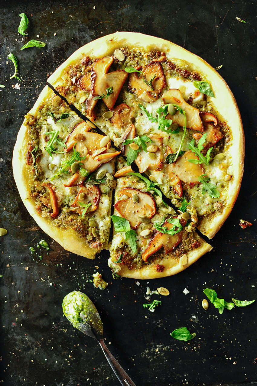 Porcini pizza with pesto and burrata 