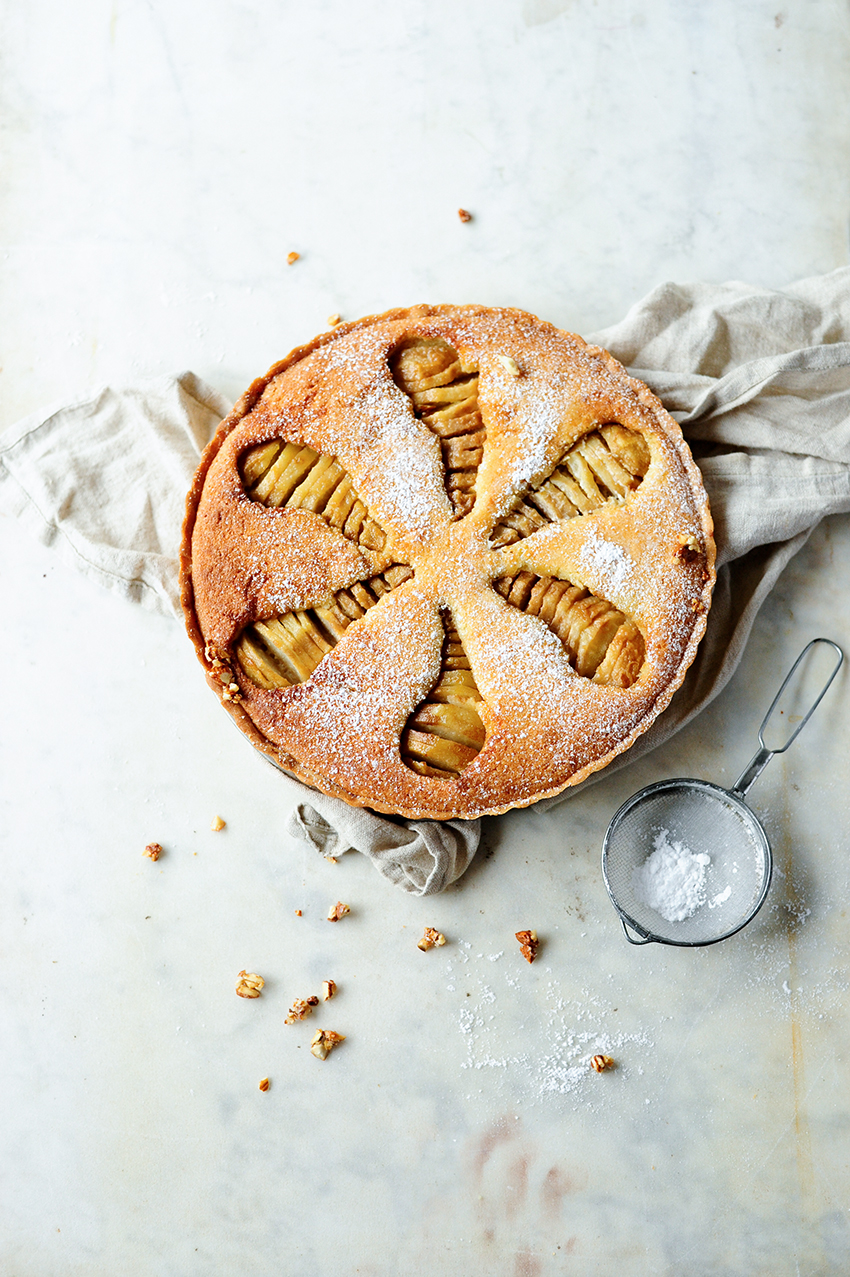 Boozy ginger pear almond pie1