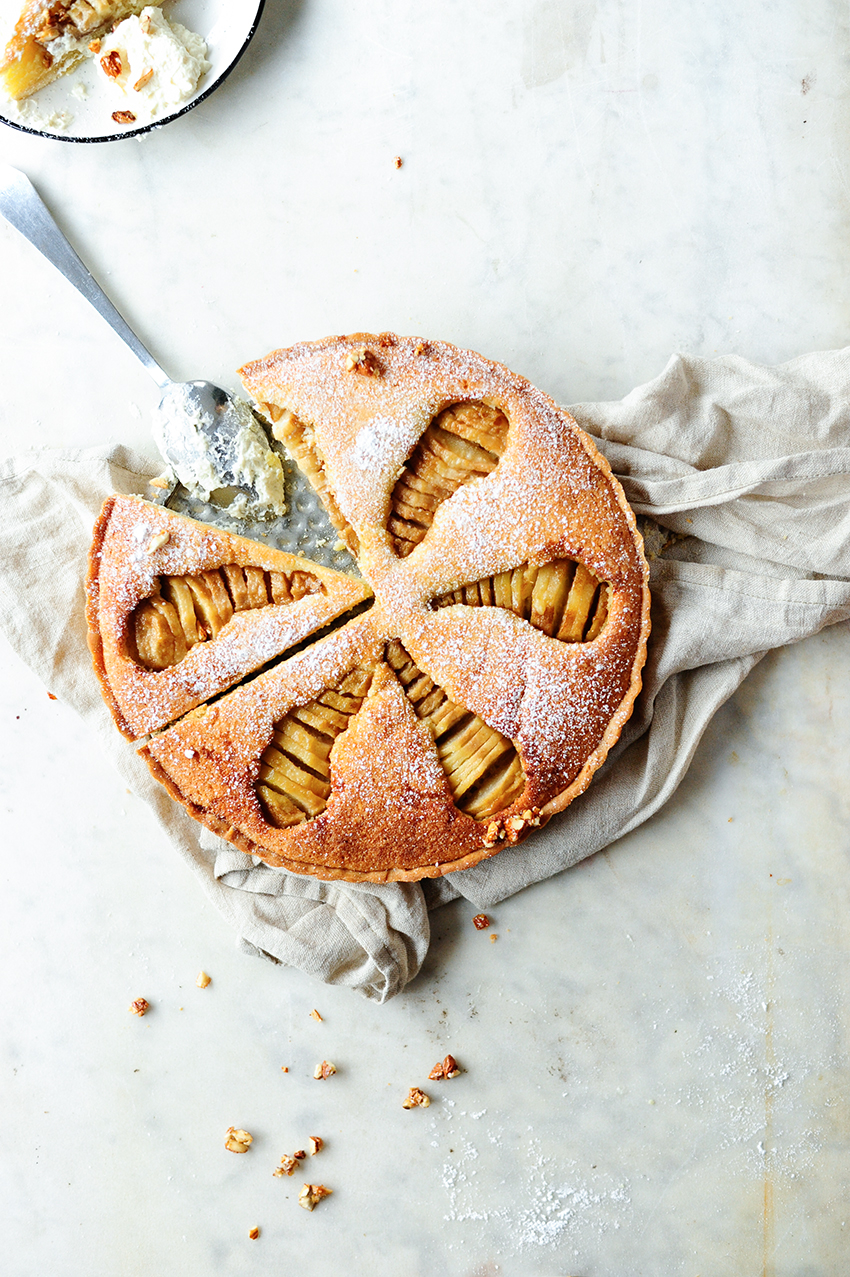 Boozy ginger pear almond pie3