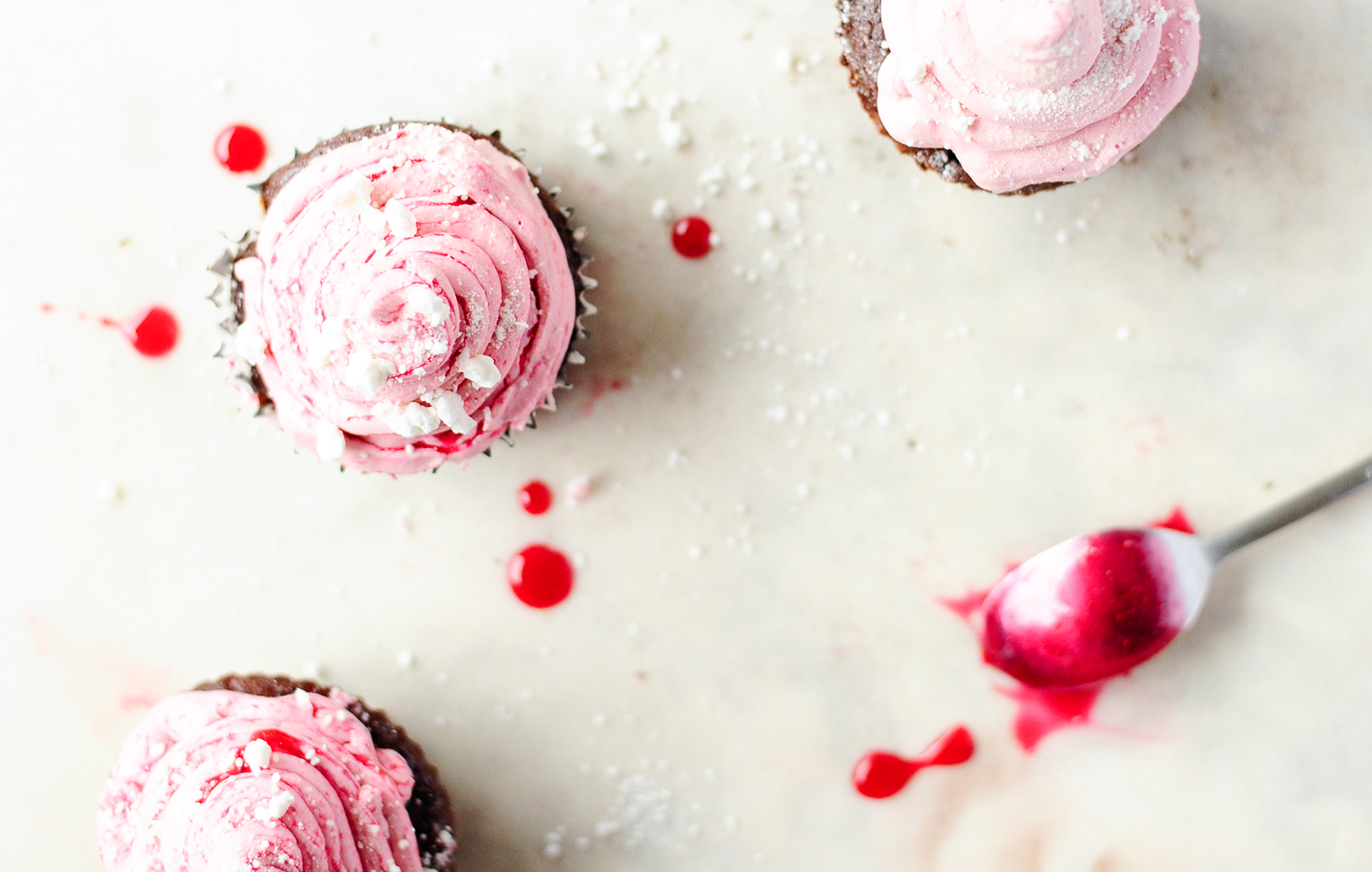 Chocolate cupcakes with cranberry buttercream1