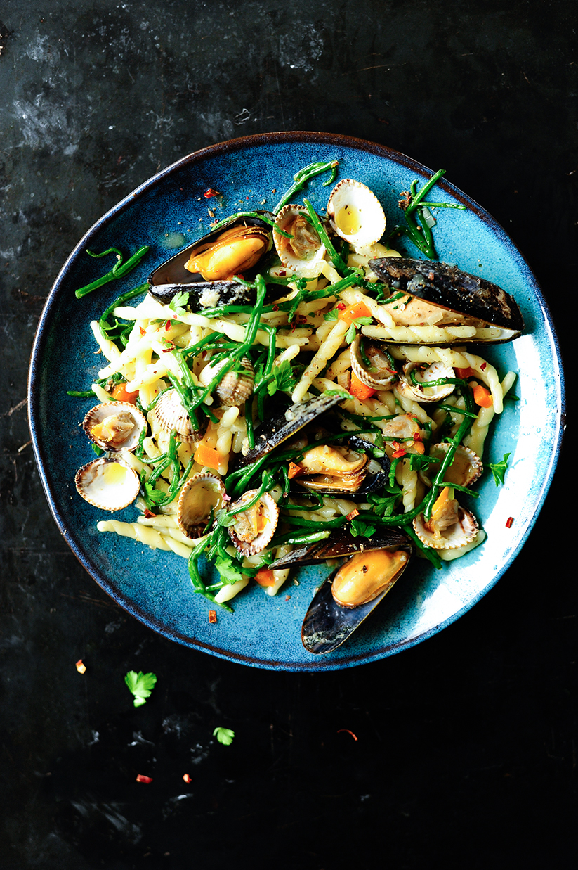 serving dumplings | Seafood pasta with samphire and butter sauce 