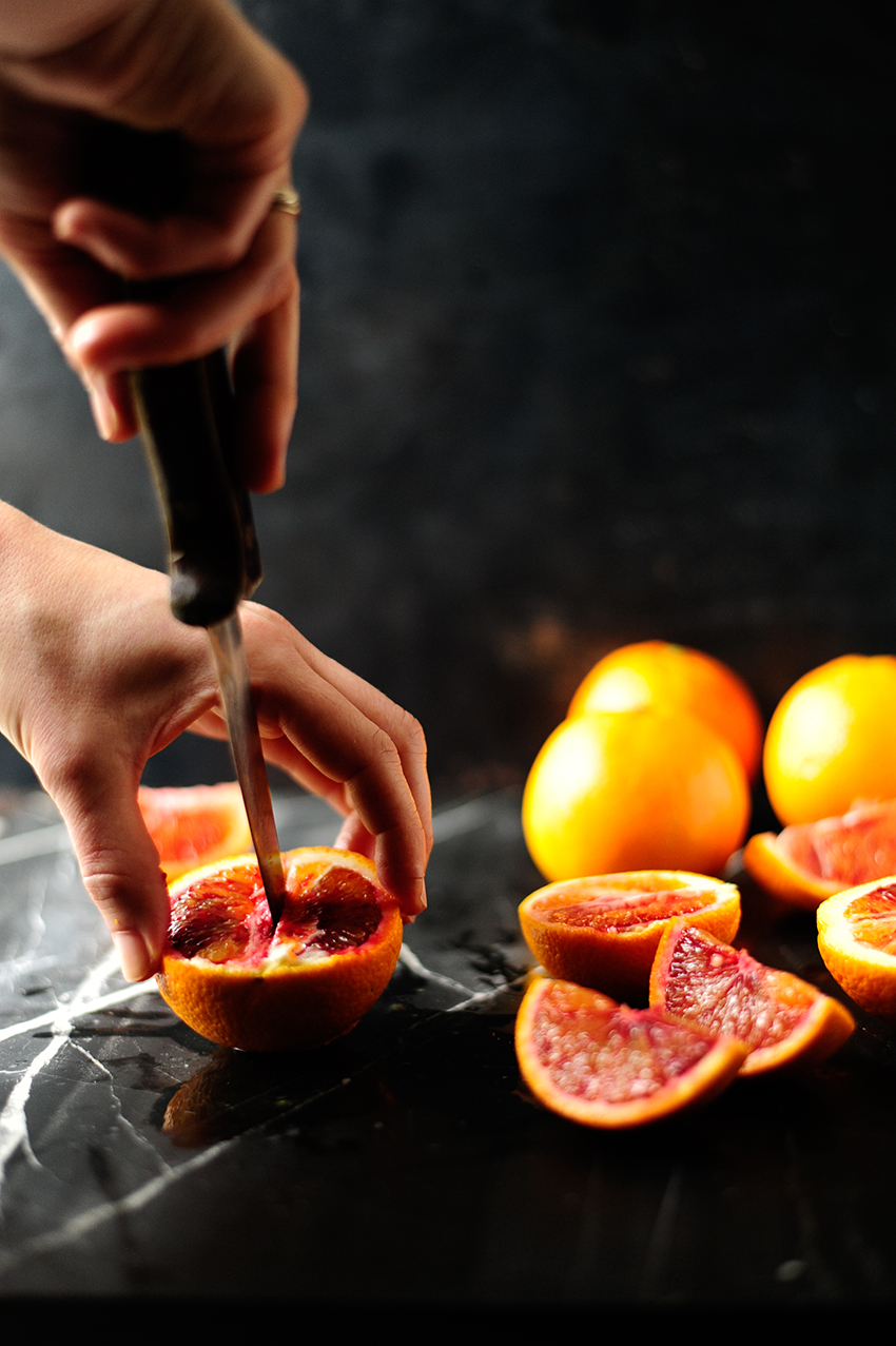 studio kuchnia | Łosoś w sałatce z przyprawą za'atar i krwistymi pomarańczami