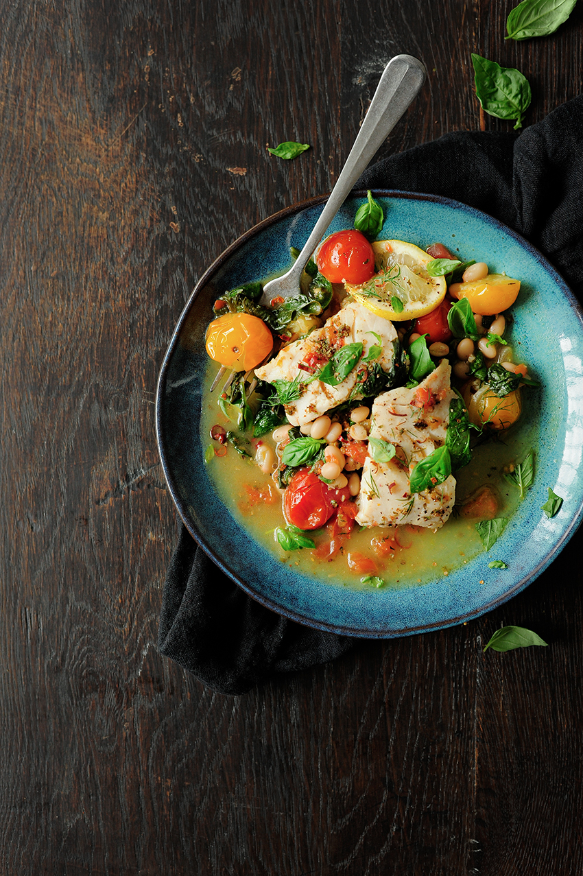 Quick braised fish with spinach and tomatoes