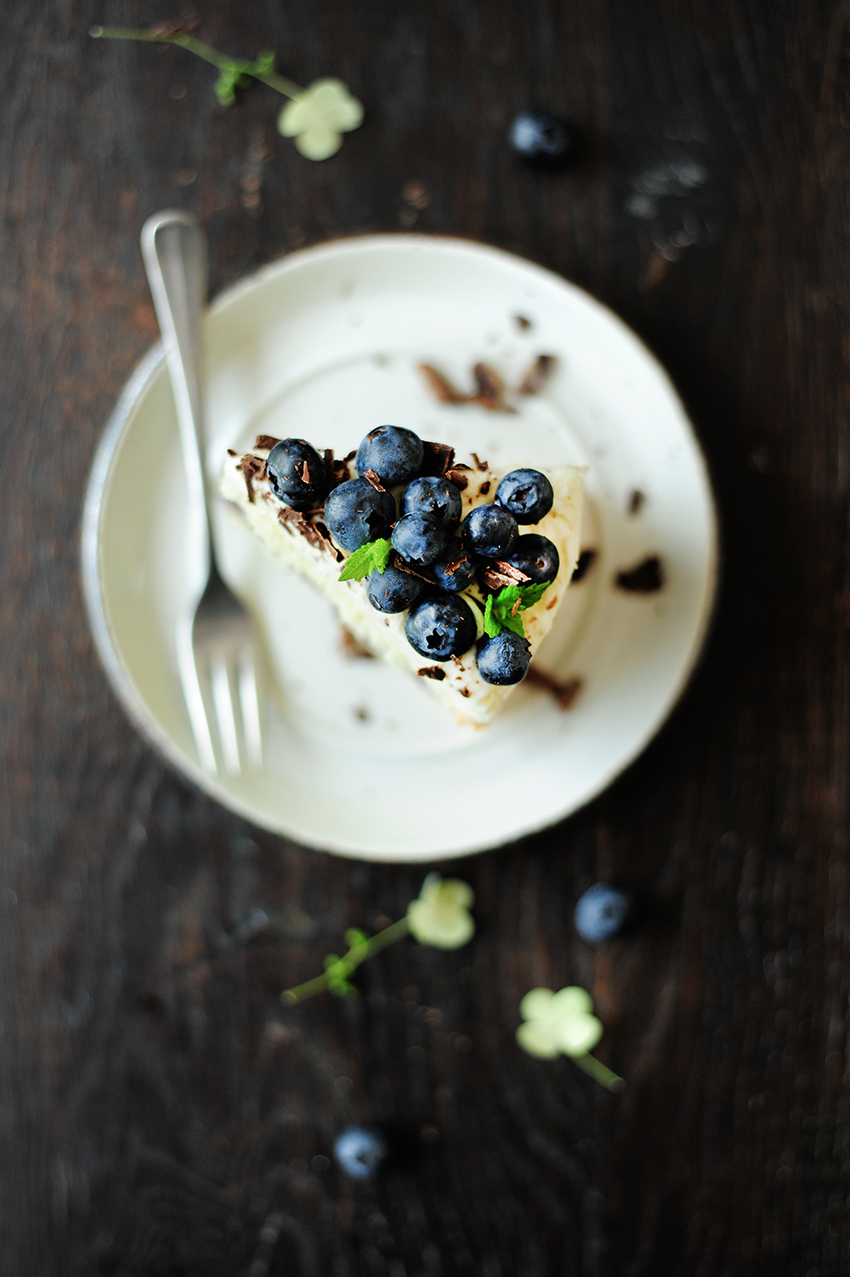 serving dumplings | Summery blueberry mascarpone naked cake