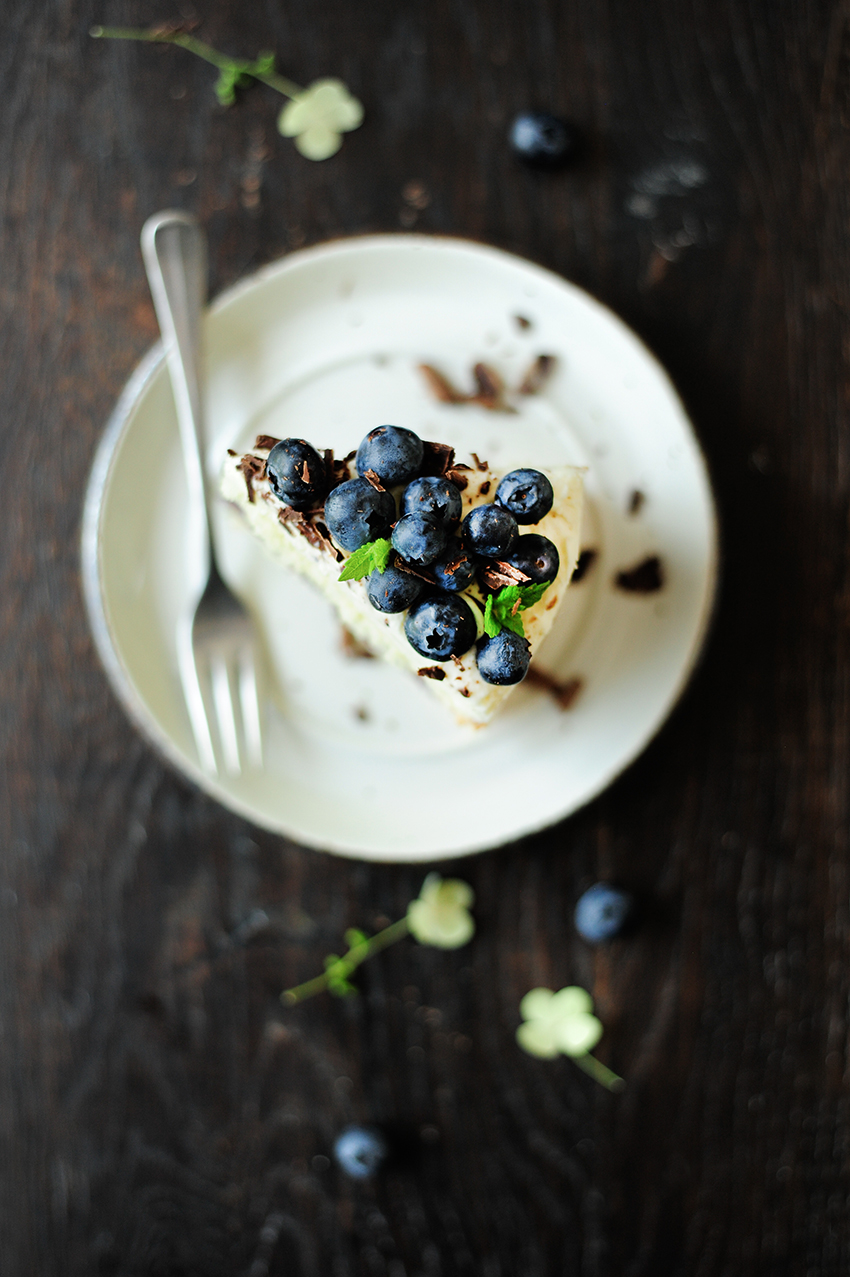 Summery blueberry mascarpone naked cake