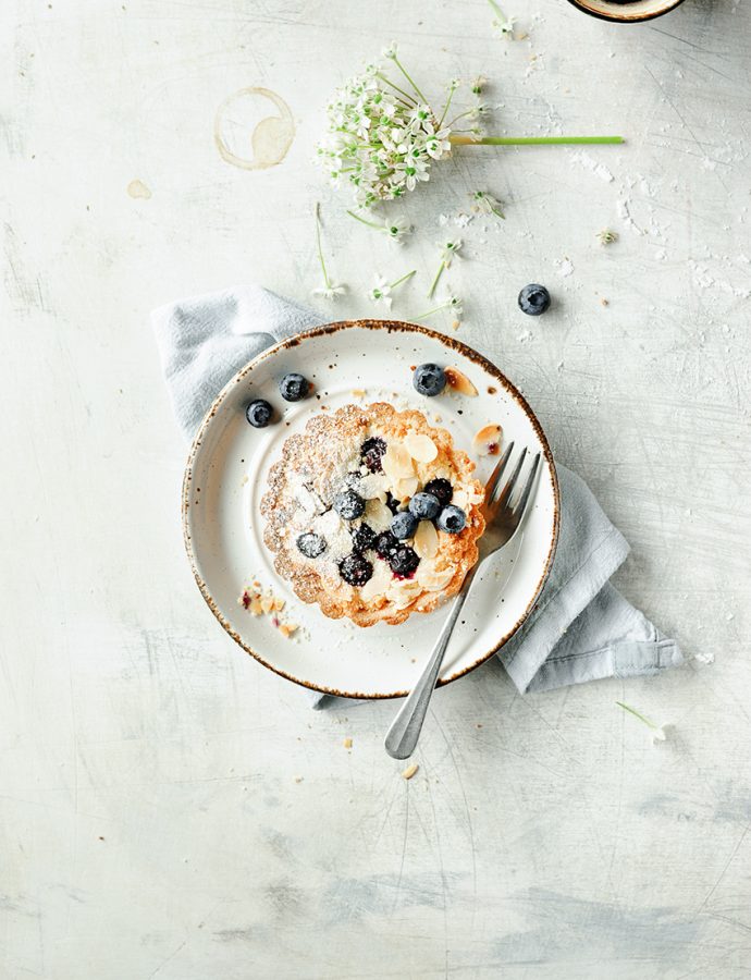 Almond tarts with blueberries