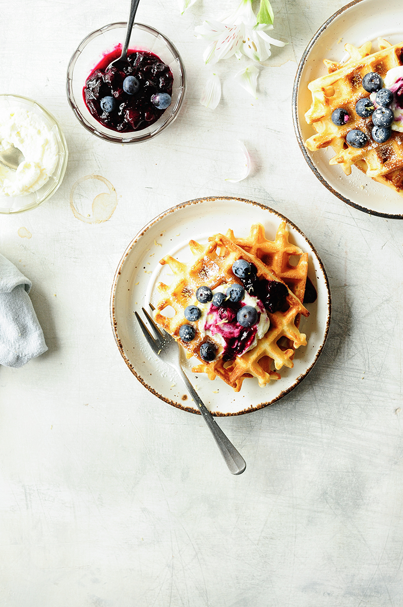 Luchtige wafels met bosbessen