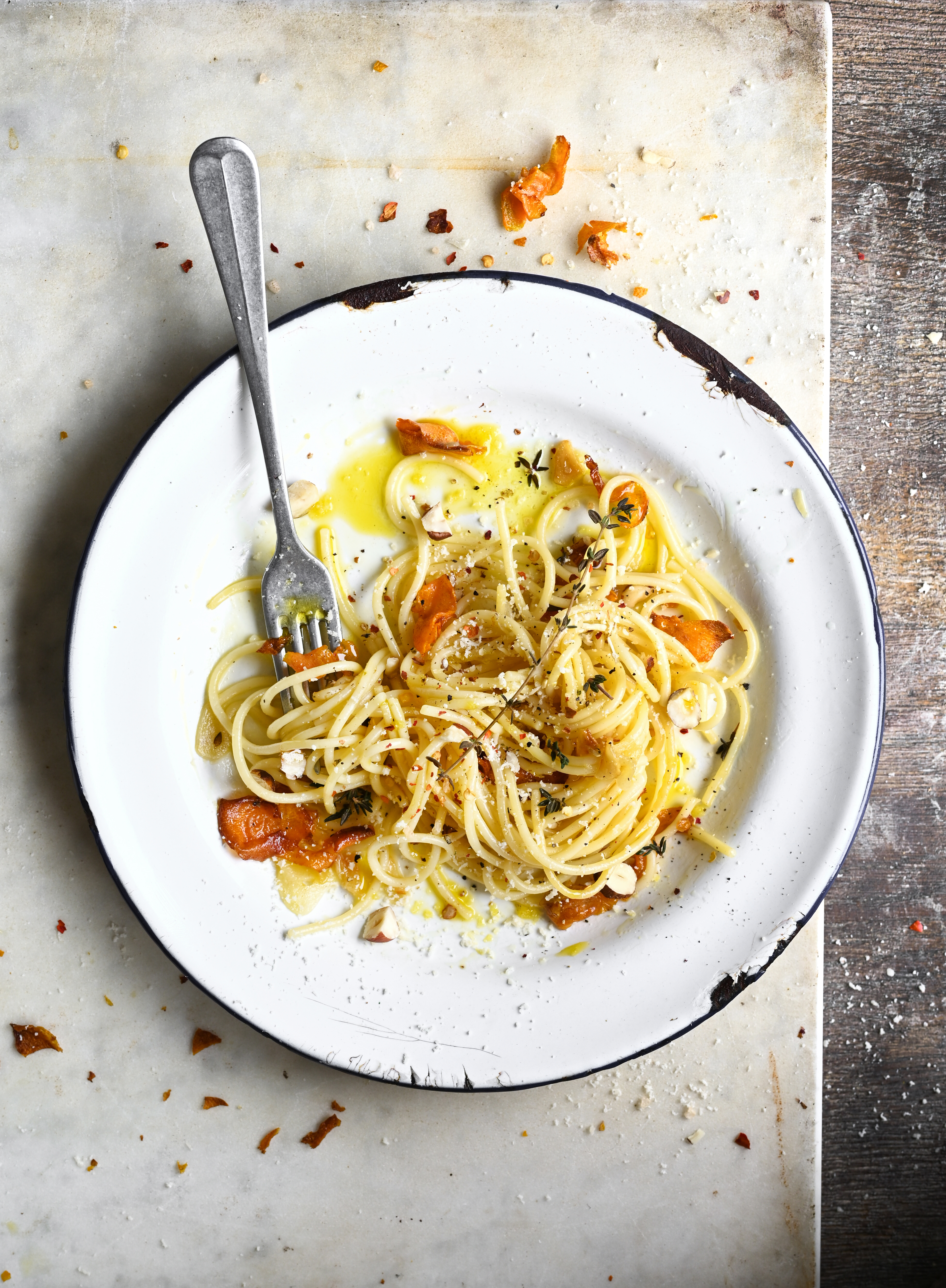 Spaghetti met beurre noisette en knapperige zoete aardappeli